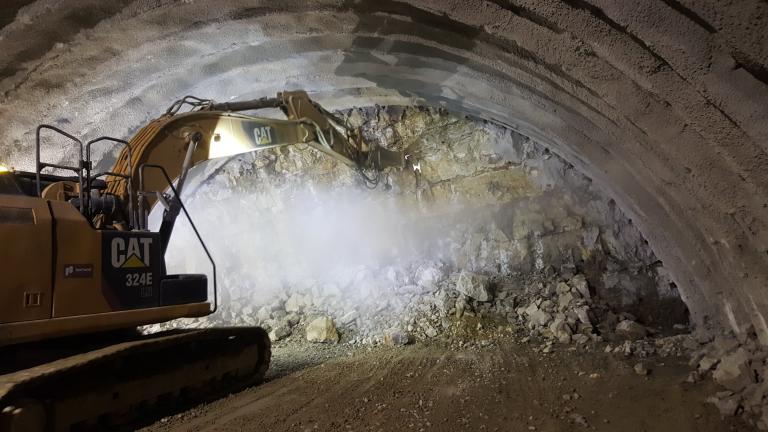 Imagen noticia: Maquinaria trabajando en el túnel - Ministerio de Fomento.