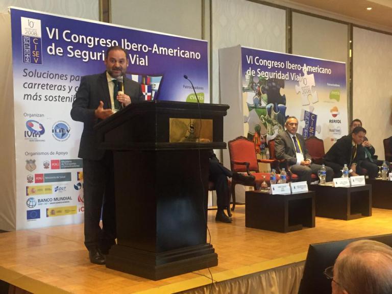 Imagen noticia: El ministro de Fomento, José Luis Ábalos, en la sesión inaugural del VI Congreso Ibero-Americano de Seguridad Vial - Ministerio de Fomento.